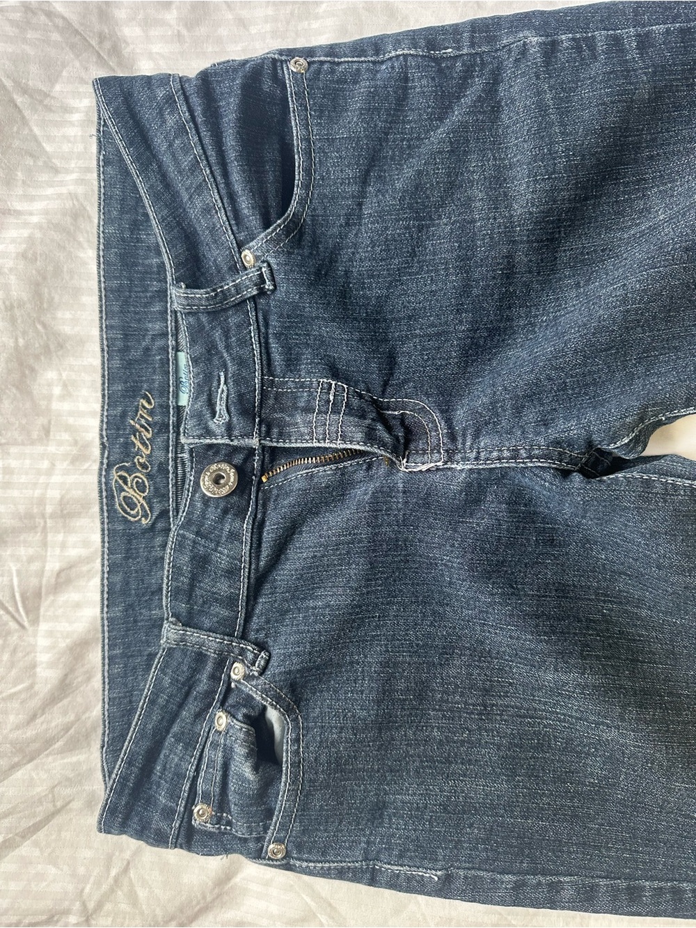2000s LOW-RISE DARK BLUE JEANS WITH EMBROIDERED BACK POCKETS